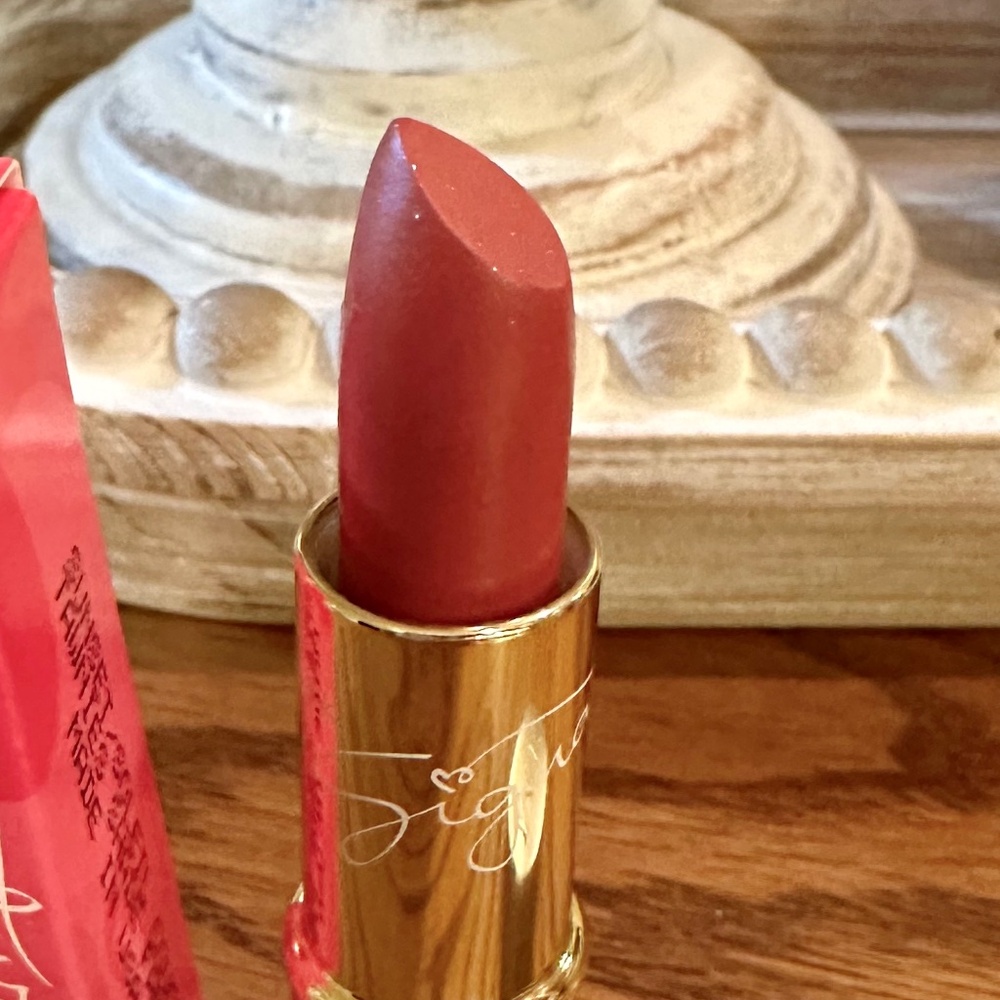 MK Sunset Signature Creme Lipstick - Picture 2 of 4
